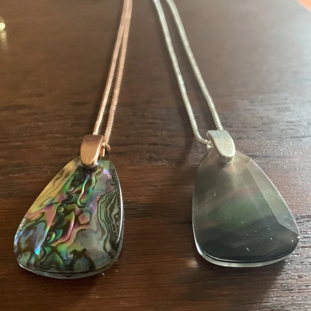 KENDRA SCOTT Maeve Long Stone Pendant Necklace